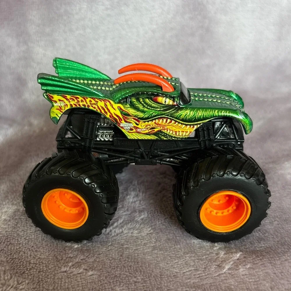 Hot Wheels Monster Jam Dragon Monster Truck 1:64 Die-Cast Green Orange Horns
